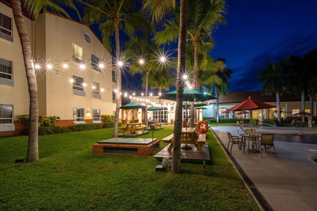 Quality Hotel Real Aeropuerto San Salvador San Luis Екстер'єр фото