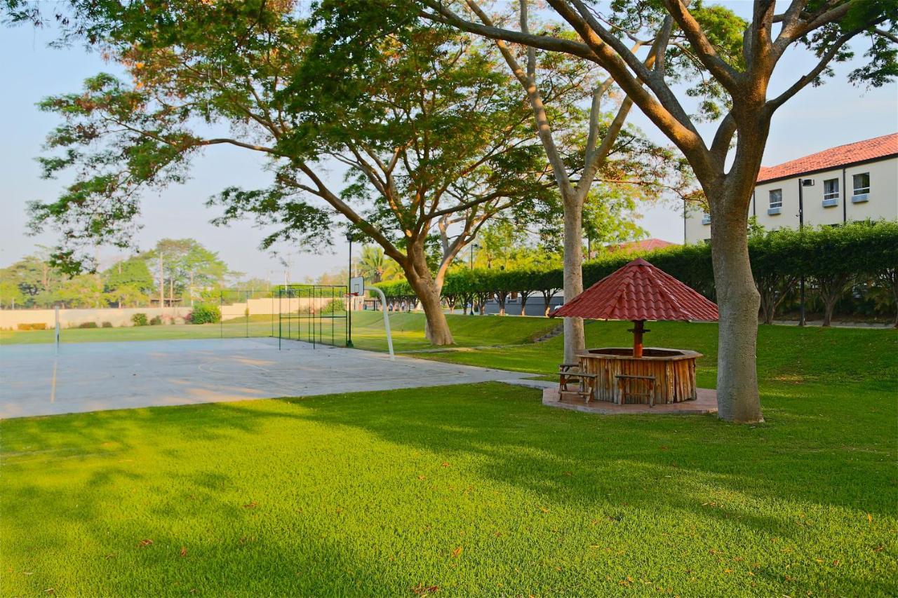 Quality Hotel Real Aeropuerto San Salvador San Luis Екстер'єр фото
