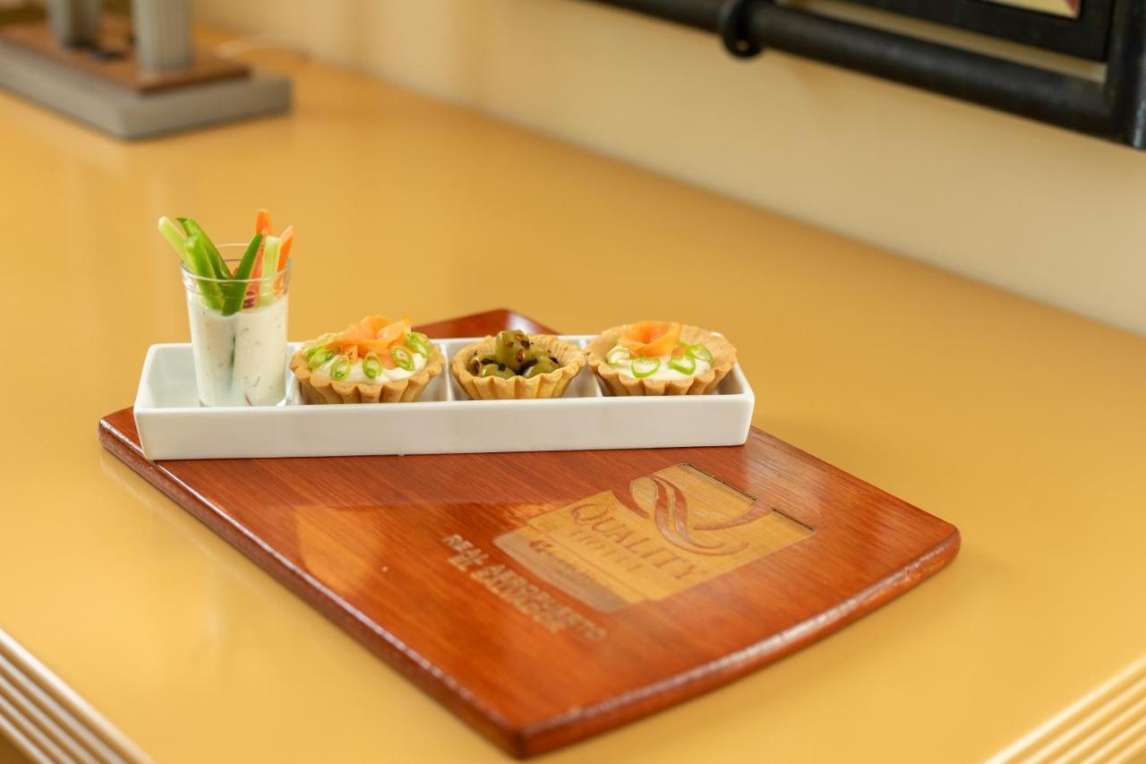 Quality Hotel Real Aeropuerto San Salvador San Luis Екстер'єр фото