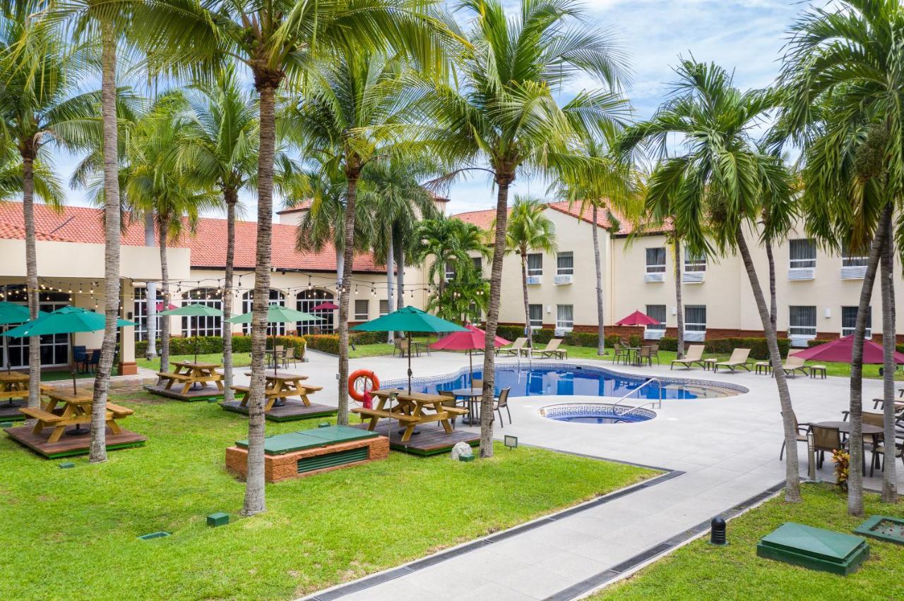 Quality Hotel Real Aeropuerto San Salvador San Luis Екстер'єр фото