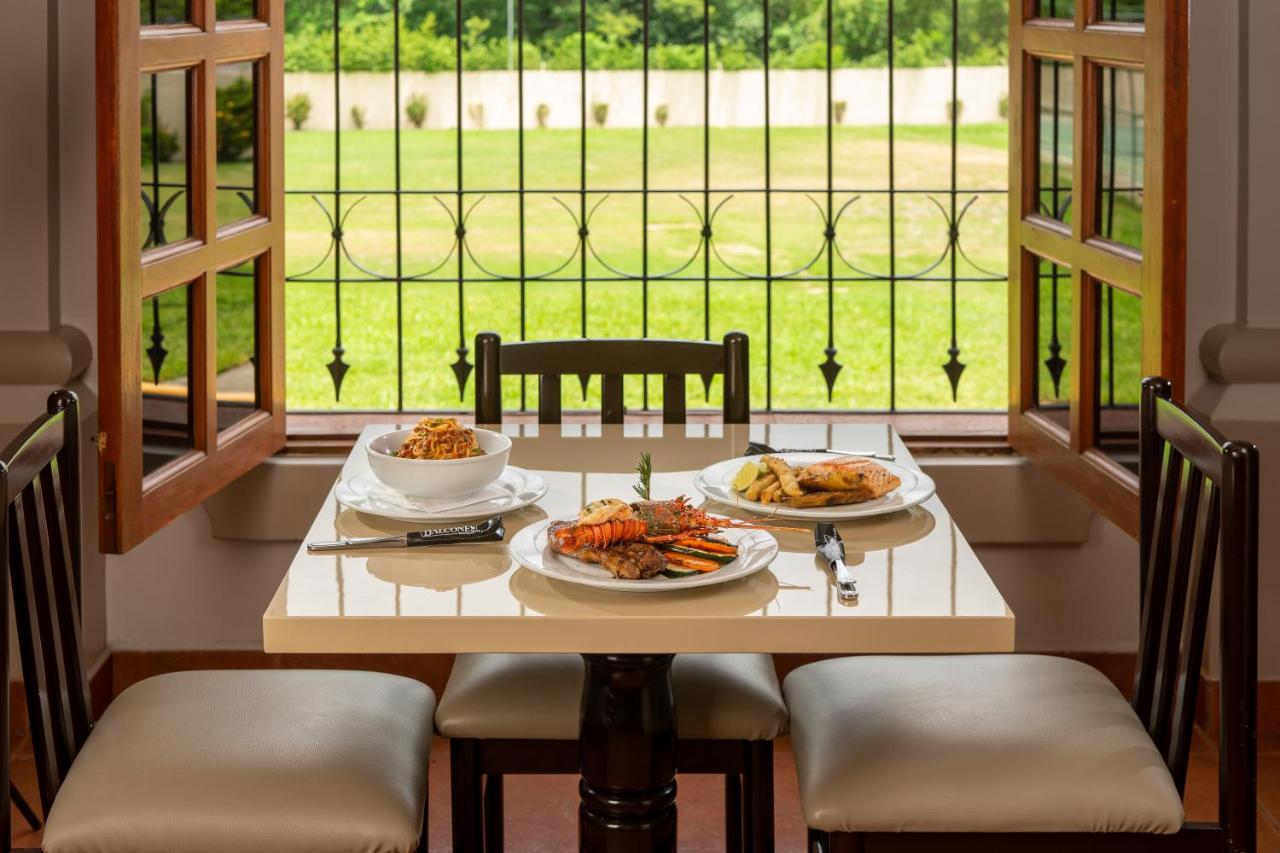 Quality Hotel Real Aeropuerto San Salvador San Luis Екстер'єр фото