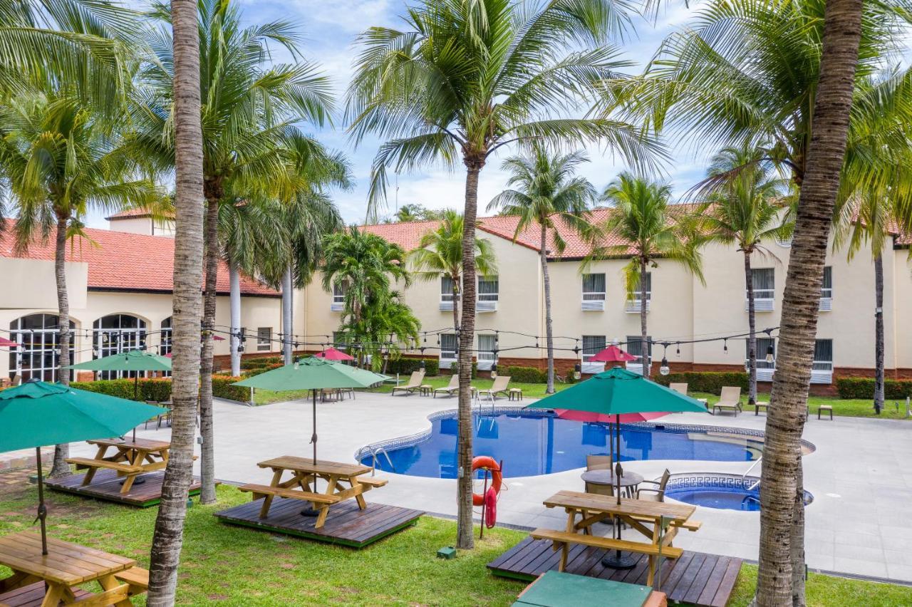 Quality Hotel Real Aeropuerto San Salvador San Luis Екстер'єр фото