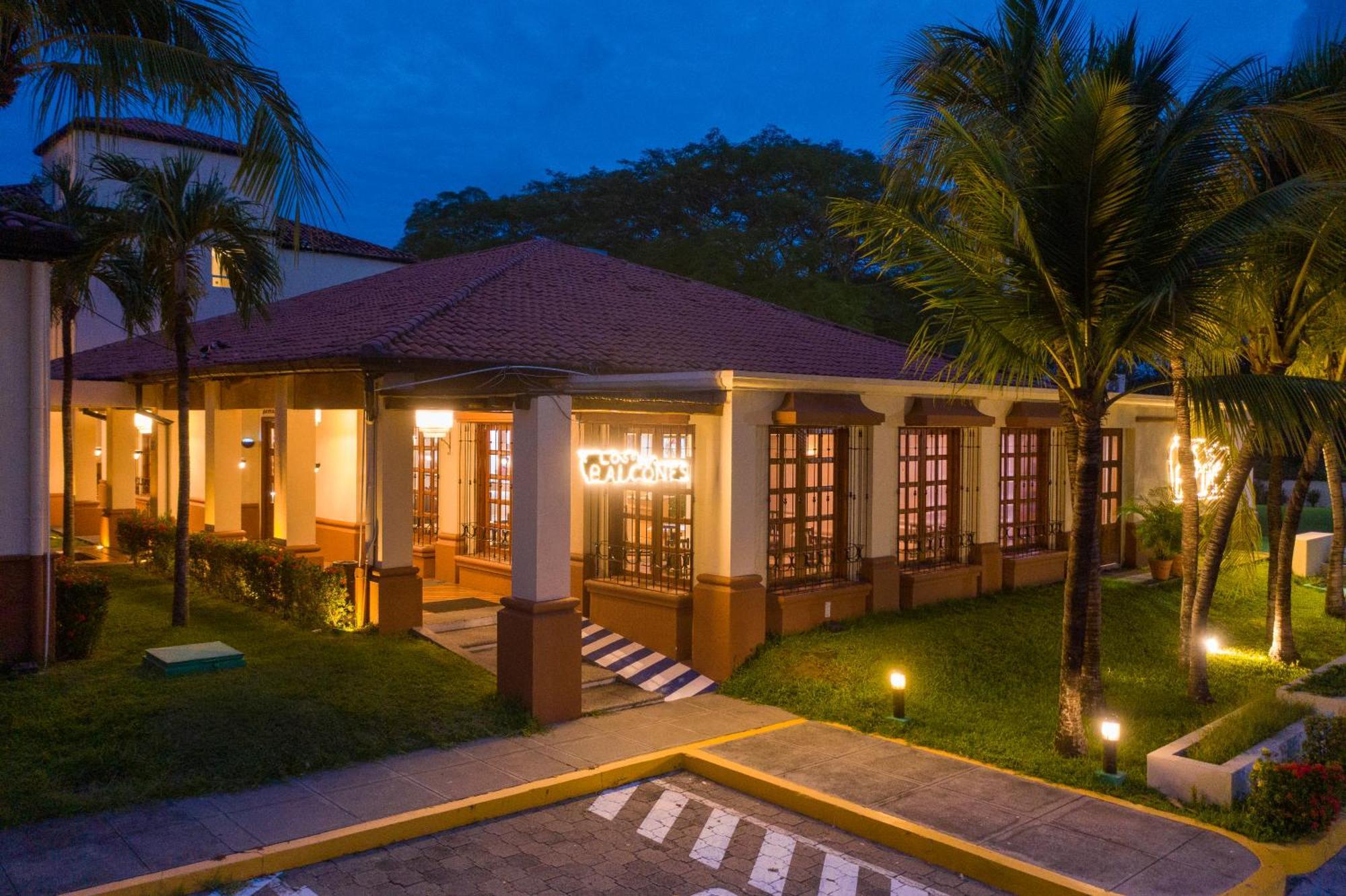 Quality Hotel Real Aeropuerto San Salvador San Luis Екстер'єр фото
