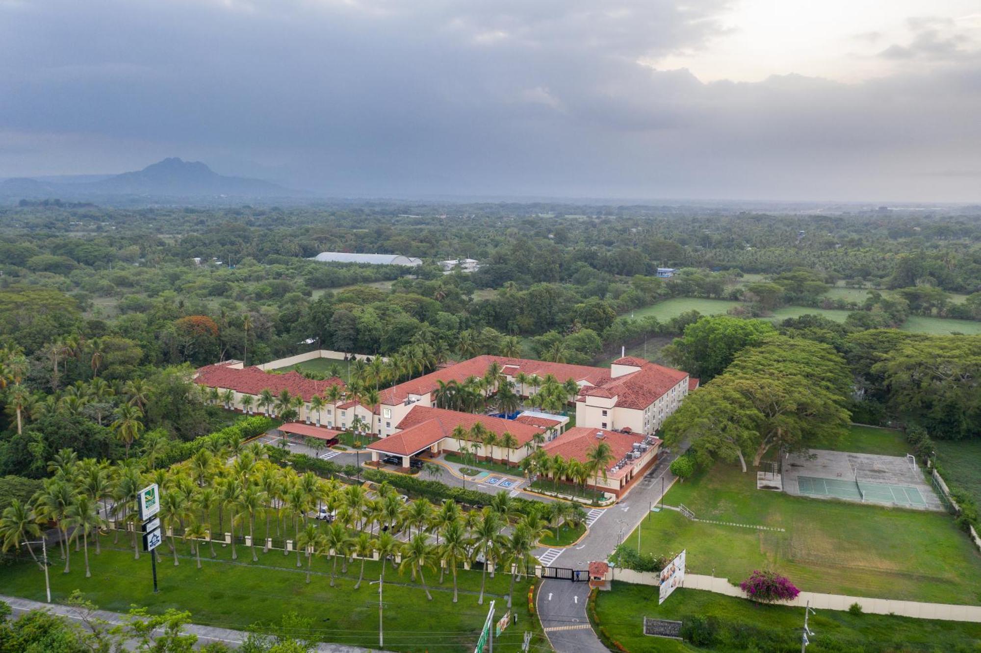 Quality Hotel Real Aeropuerto San Salvador San Luis Екстер'єр фото