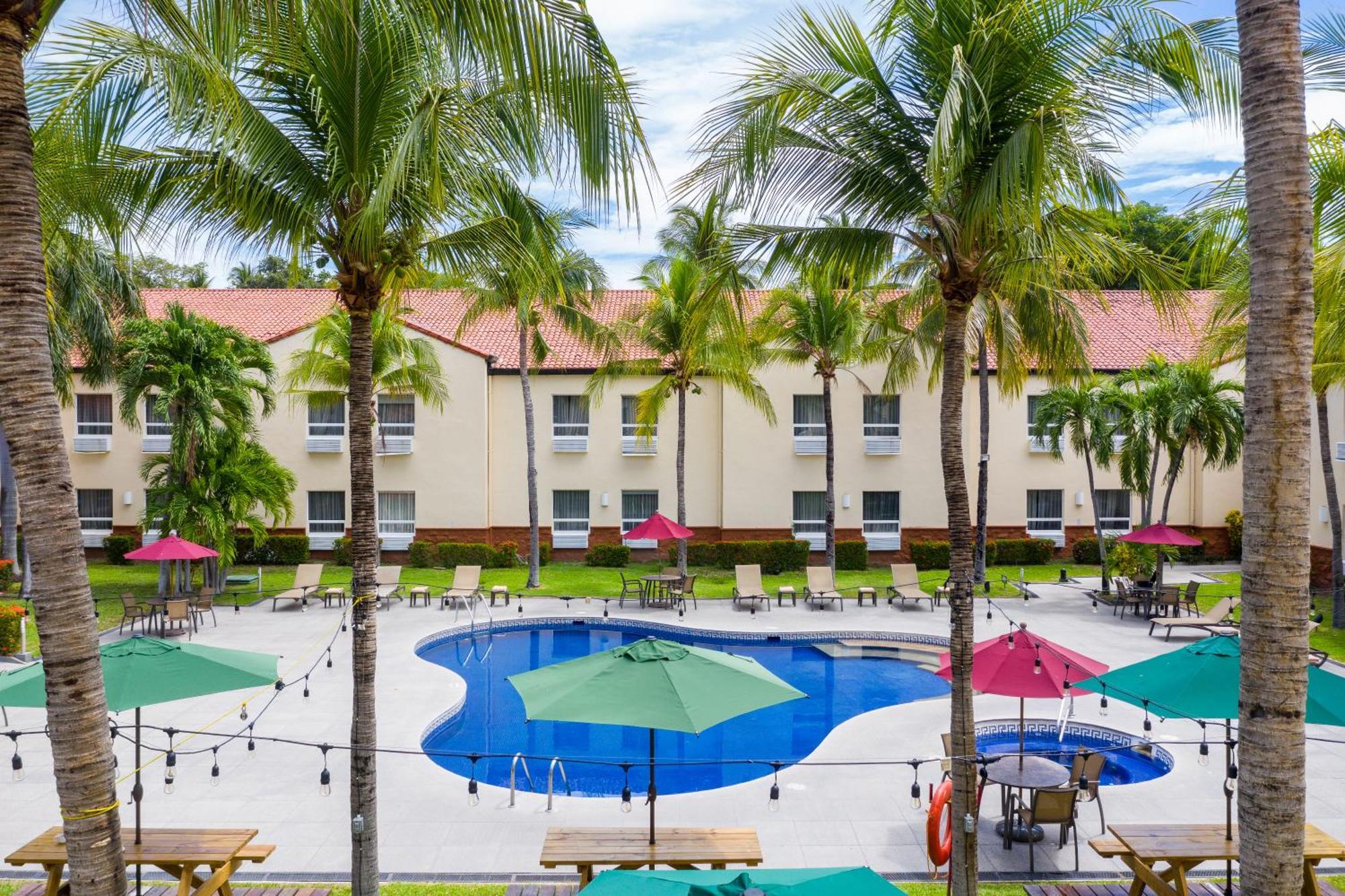 Quality Hotel Real Aeropuerto San Salvador San Luis Екстер'єр фото