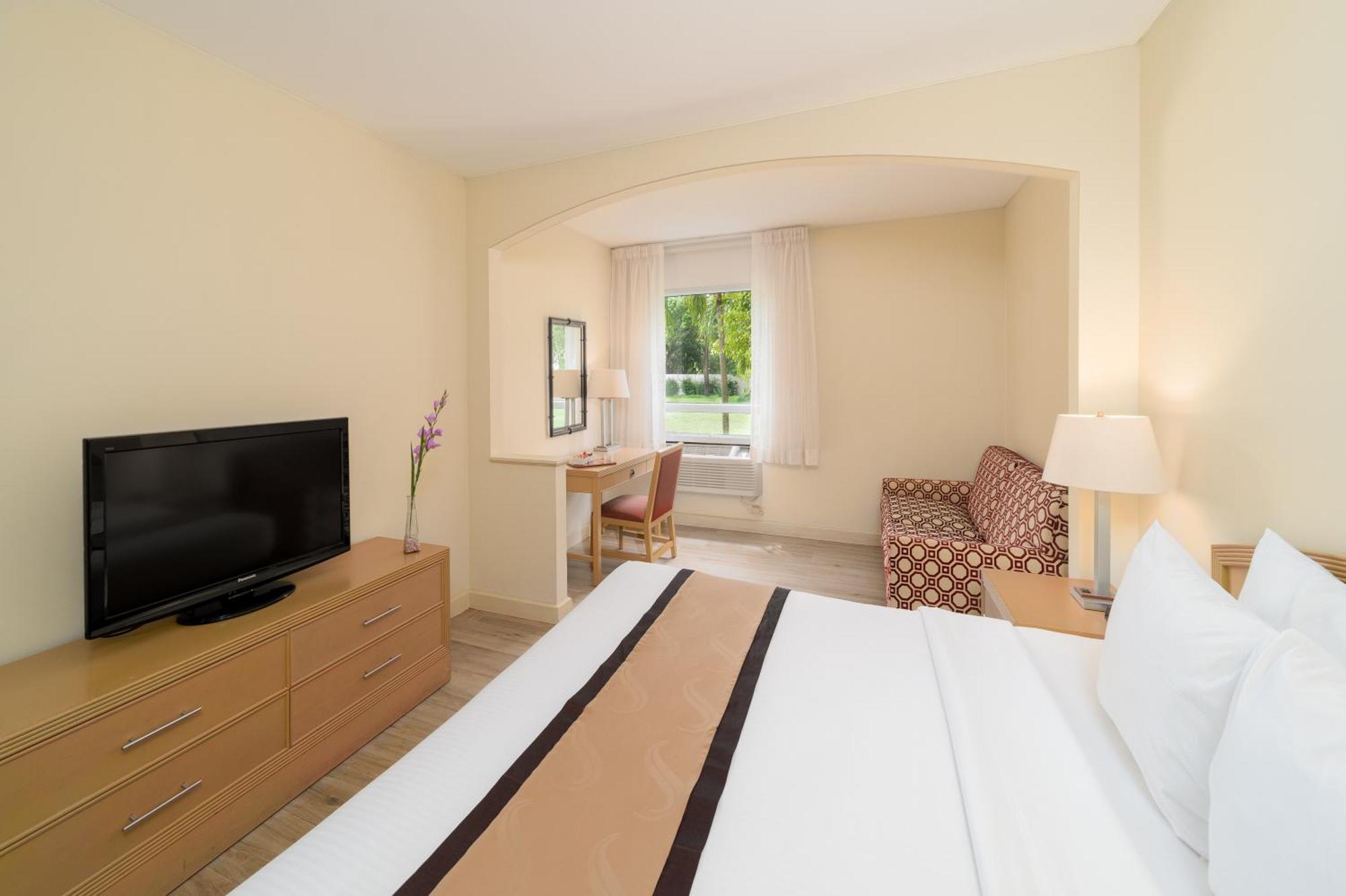 Quality Hotel Real Aeropuerto San Salvador San Luis Екстер'єр фото