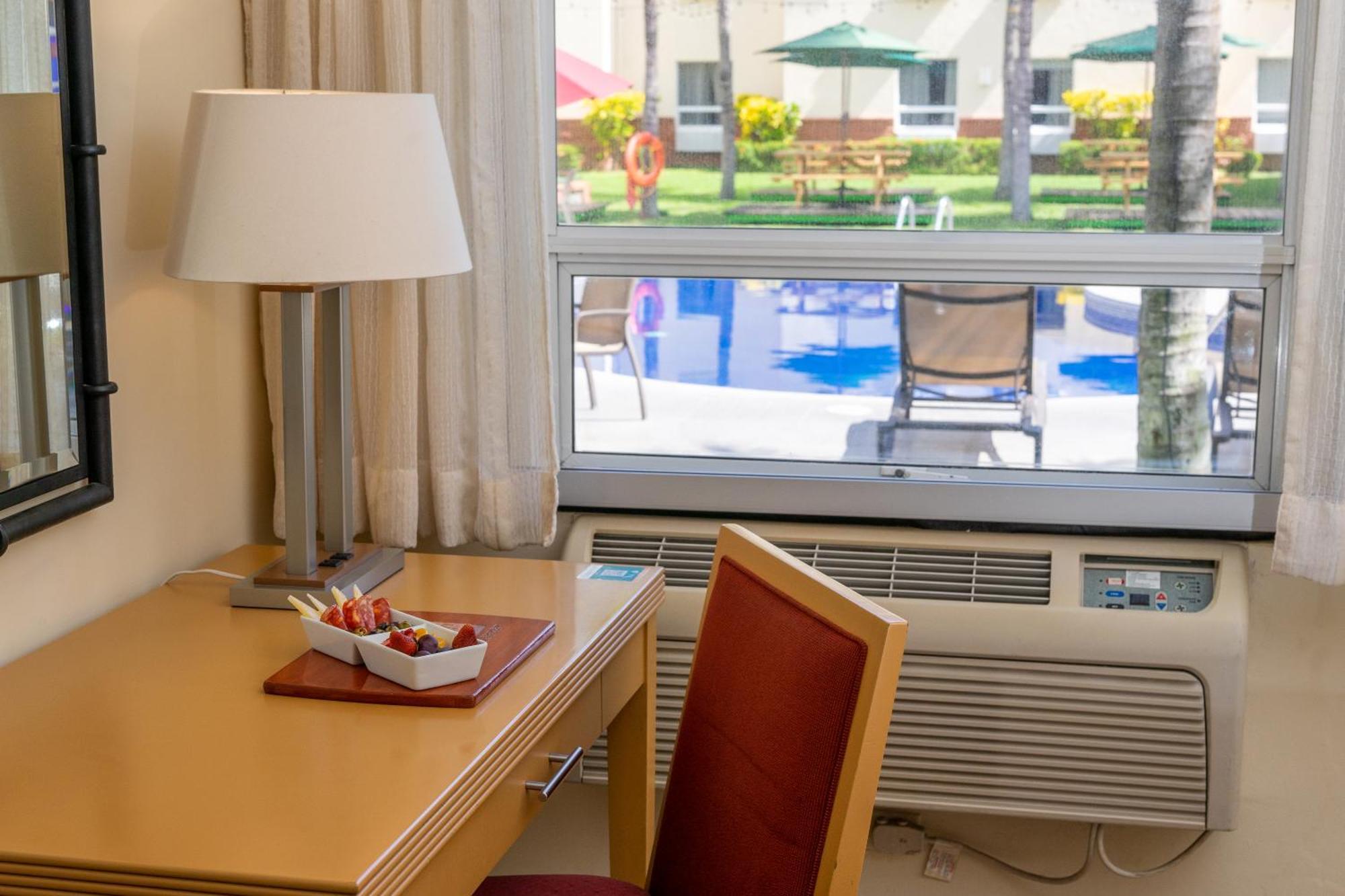 Quality Hotel Real Aeropuerto San Salvador San Luis Екстер'єр фото